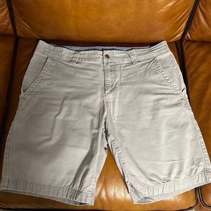 Toad & Co light gray shorts Men’s size 34